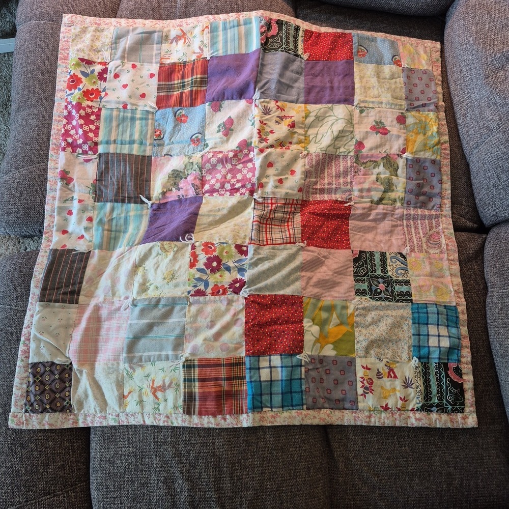 VTG Handmade Patchwork Lap Quilt Cotton Floral 32" x31.5" Yarn Ties